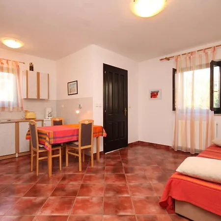 Valbandon 7304a Fažana